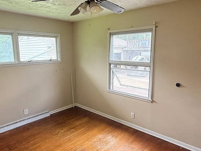 294 Greendale Ave — Photo 4