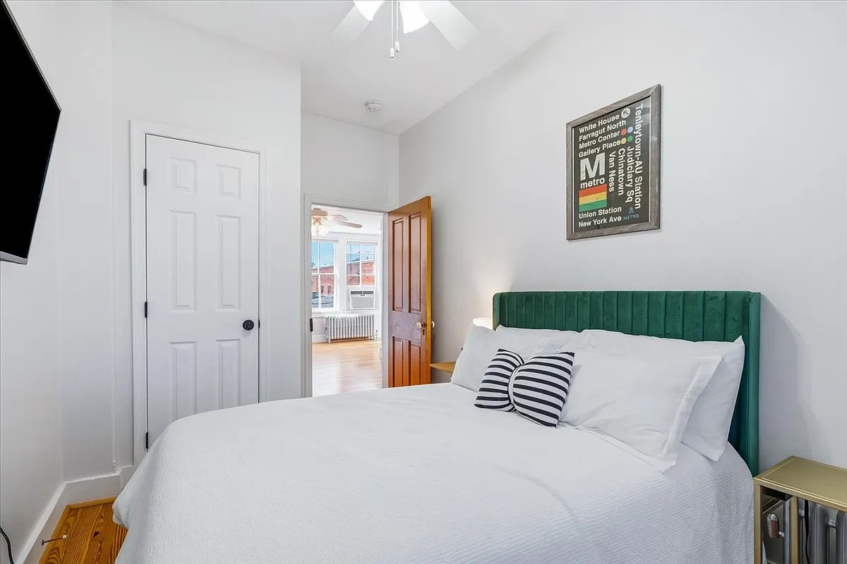 2 bed, 982 sqft, $2,200 — Photo 3