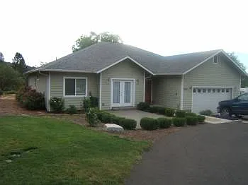 3180 Cloverlawn Dr photo 1
