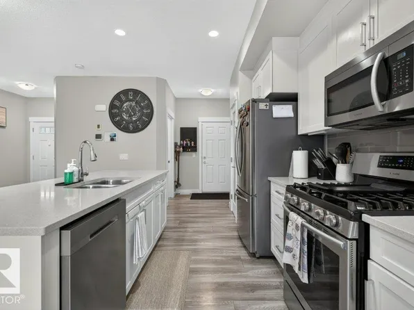 848 Ebbers Cres NW, Edmonton, AB T5Y 3V2