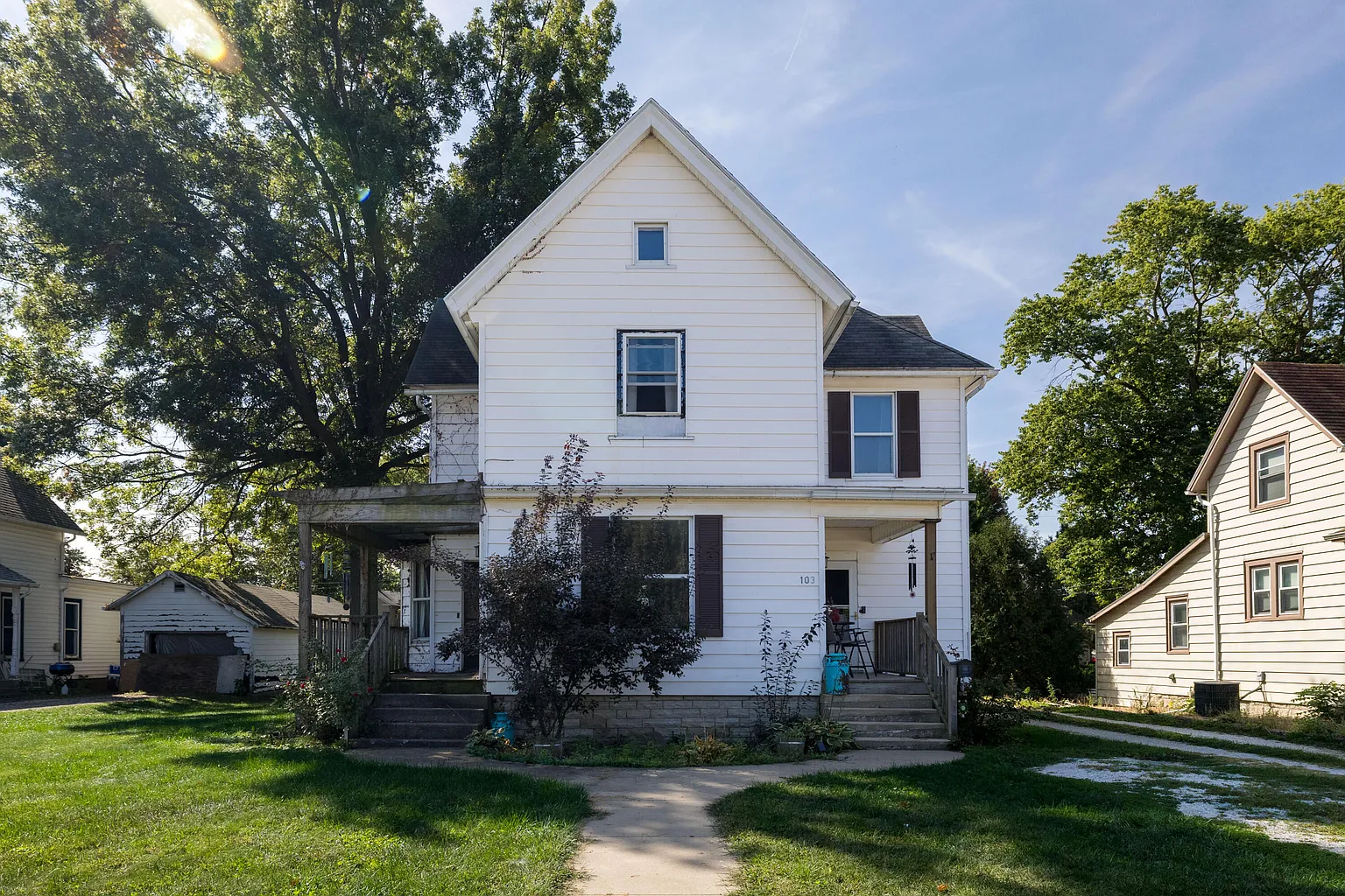 103 E Washington St photo 1