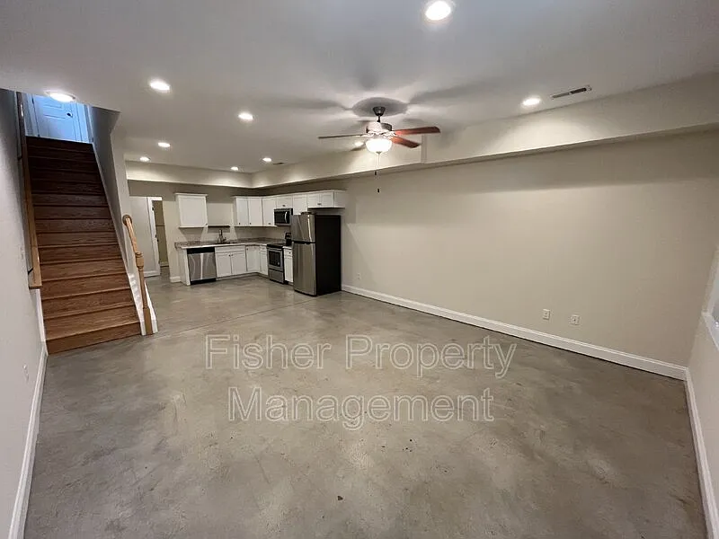 3 bed, 3.0 bath, 1700 sqft, $1,995 — Photo 2