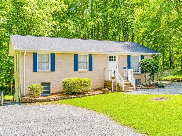 8718 Rollingwood Rd, Chapel Hill, NC 27516