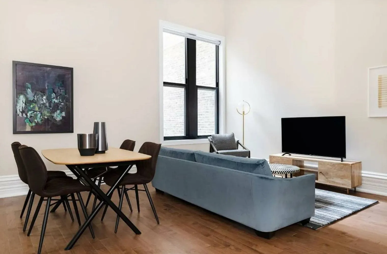 2 bed, 1.0 bath, 548 sqft, $8,820 — Photo 1