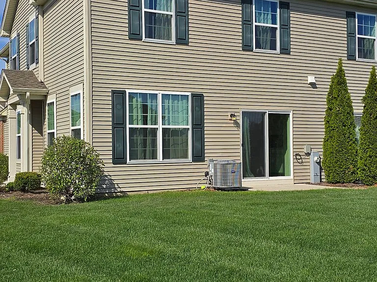 1123 Hawk Hollow Dr — Photo 3