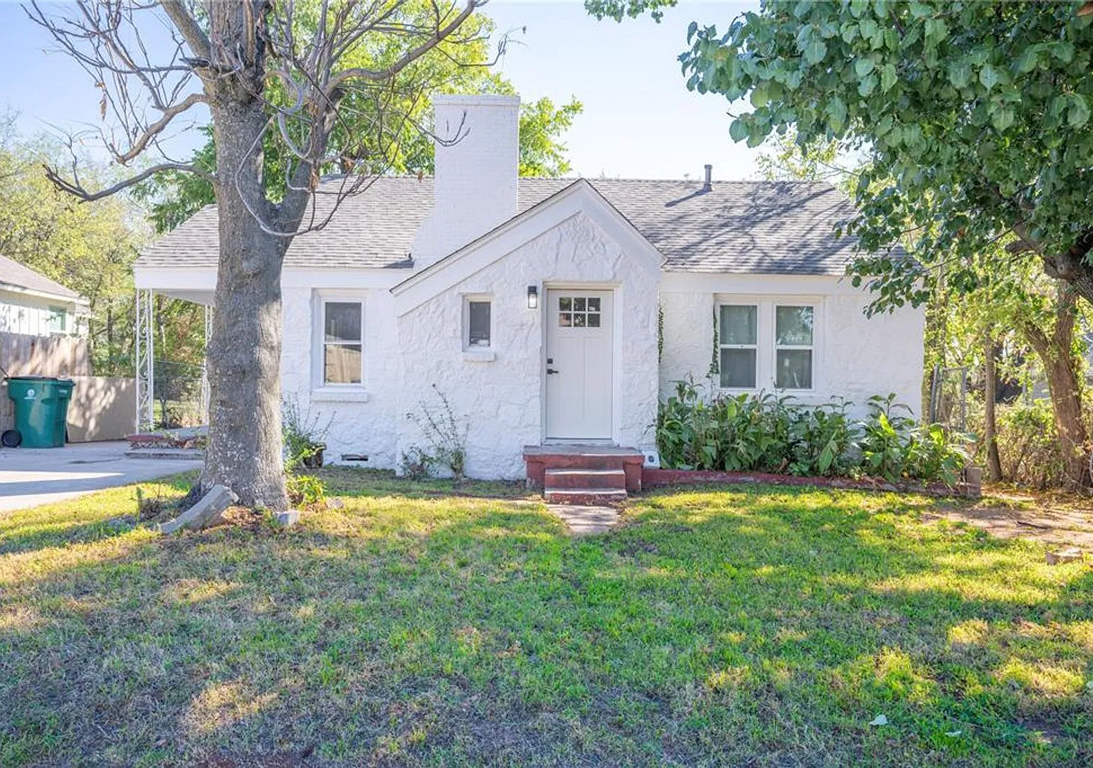Charming 2 Bedroom Home with Modern Updates and Beautiful Park Views — Photo 1