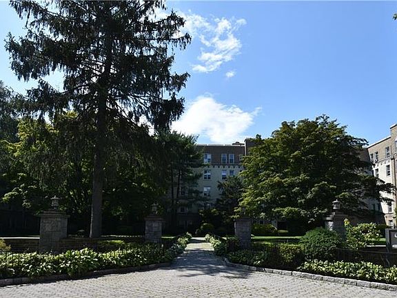 2nd image of 472 Gramatan Ave APT Dd4