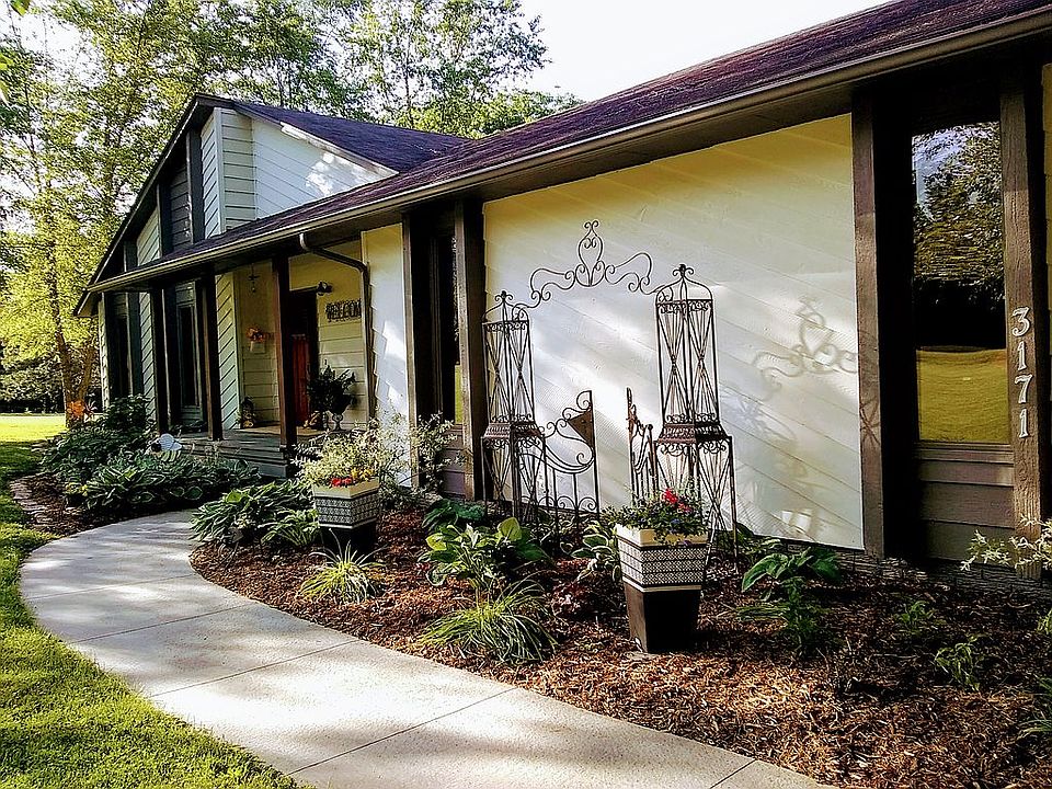 1st image of 3171 Valley Dr NE