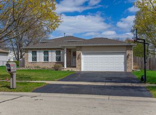 192 Chestnut Ln, Bolingbrook, IL 60490