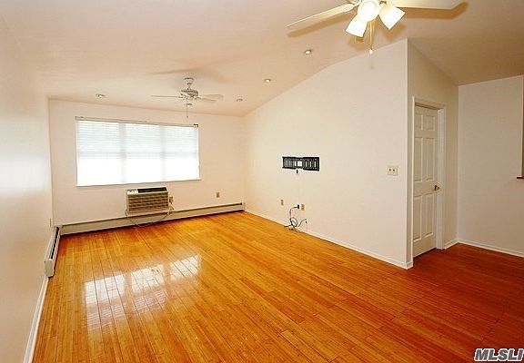 4th image of 8201 Country Pointe Cir