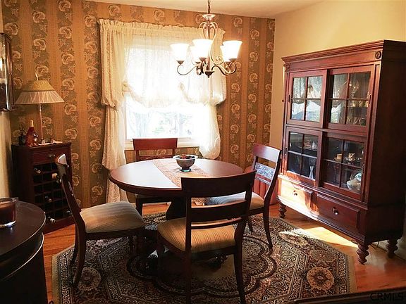 5th image of 9 Woodhall Ln