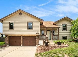 18500 E Arrowhead Ln, Independence, MO 64056