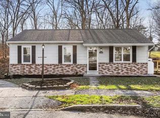 1116 Old Pond Rd, Harrisburg, PA 17112