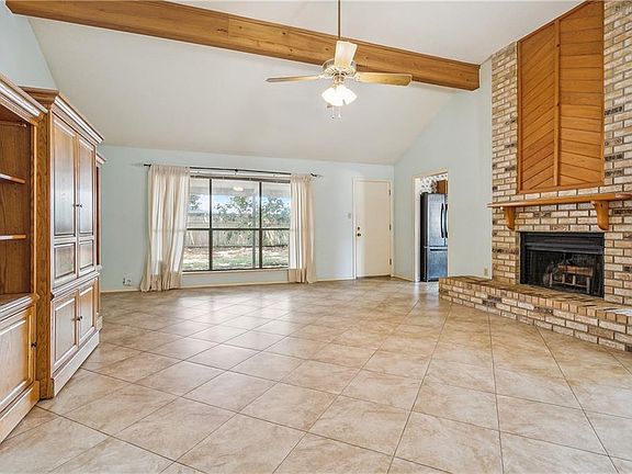 3rd image of 207 Goldenwood Dr