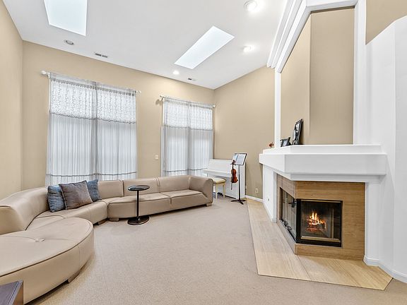 3rd image of 3046 Lexington Ln #3046