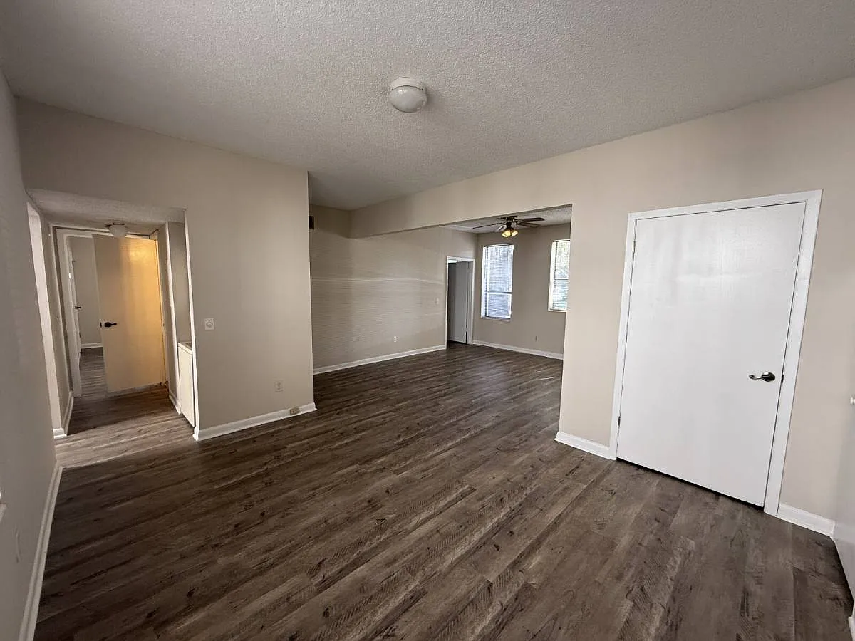 Building Photo - 2545 Oak St #4-1