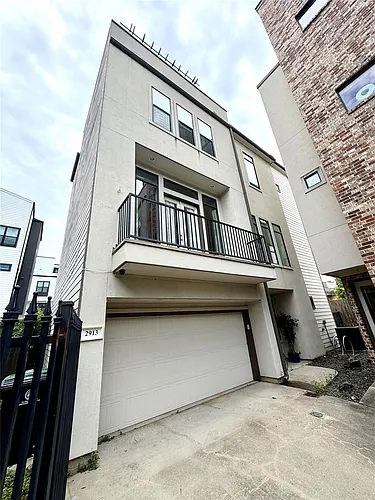 2913 Leeland St Photo 1