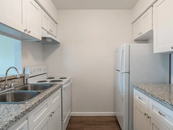 Castlewood Apartments