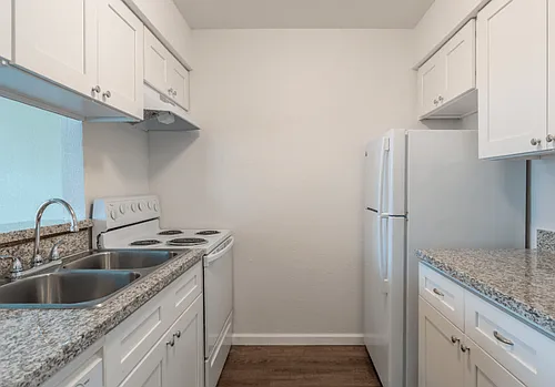 Castlewood Apartments Photo 1