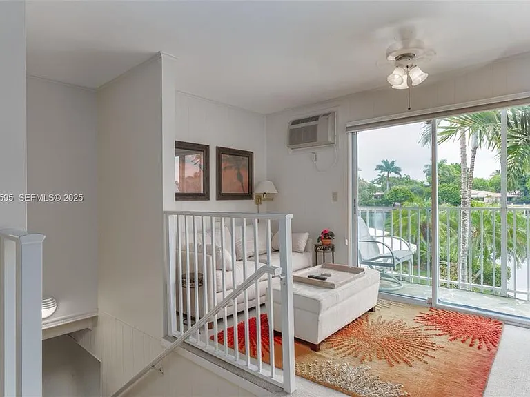 2130 NE 15th St — Photo 18