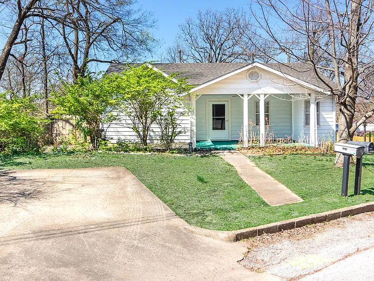 583 N Assembly Dr #1 — Photo 1