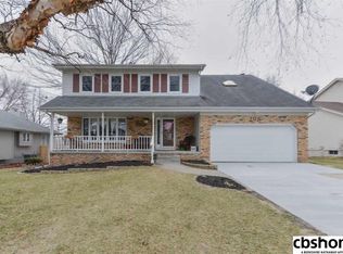 705 Oak Ridge Rd, Papillion, NE 68046