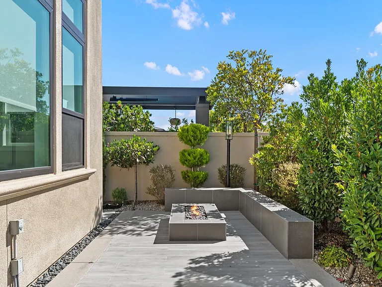 6195 Summit Crest Cir — Photo 33