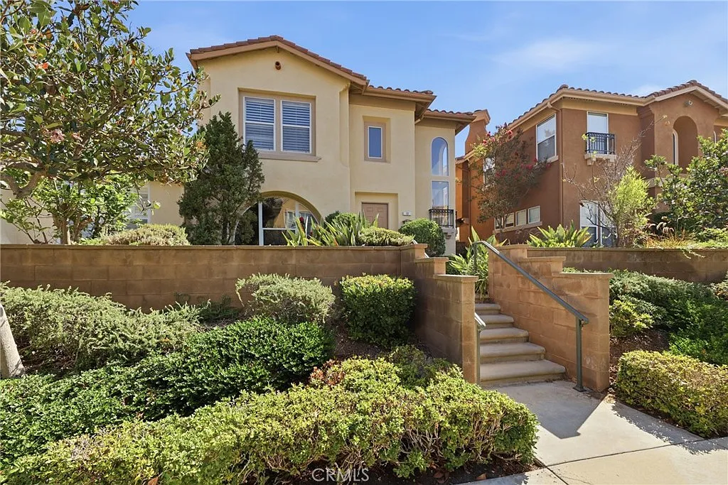 3 bed, 2.5 bath, 1982 sqft, $4,500 — Photo 2