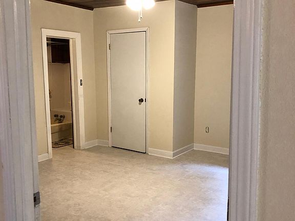 4th image of 4092 W Lloyd St