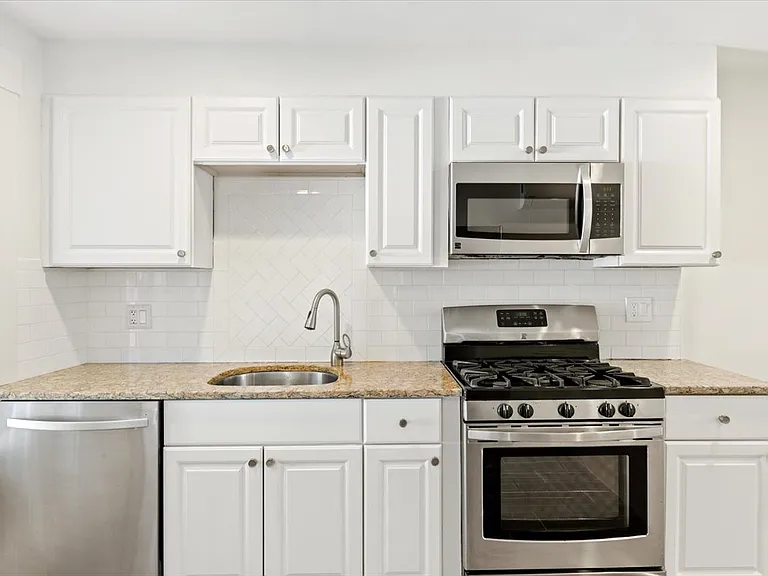 301 Bunker Hill St #1 — Photo 3