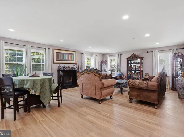 16 Terrell Ln, Willingboro, NJ 08046