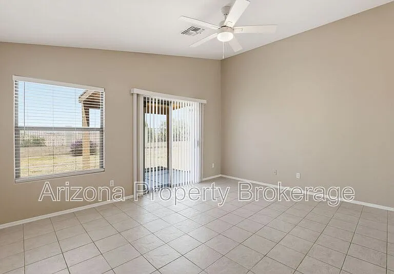 8118 N 112th Ave — Photo 8