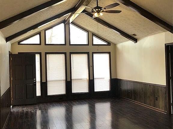 4th image of 2092 S Oak Dr