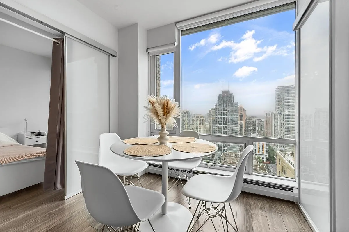2 bed, 735 sqft, $3,250 — Photo 3