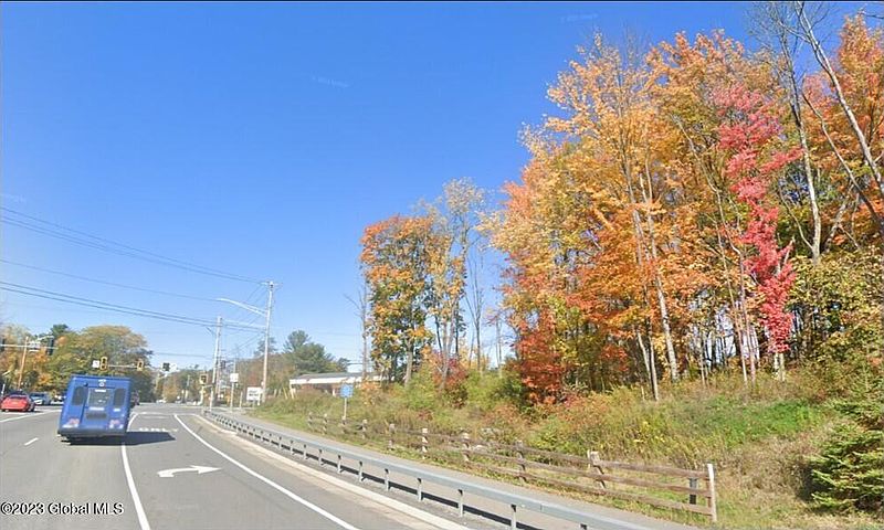 4th image of 898 Riverview Road
