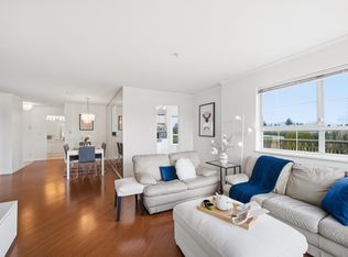 15268 105th Ave #407, Surrey, BC V3R 0W8