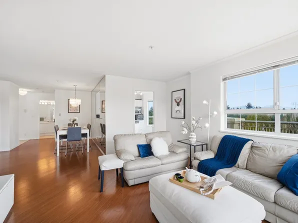 15268 105th Ave #407, Surrey, BC V3R 0W8