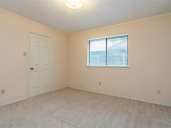 5th image of 2304 Chadbourne Dr