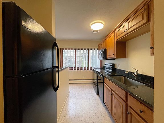 4th image of 1415 5th St SE #12