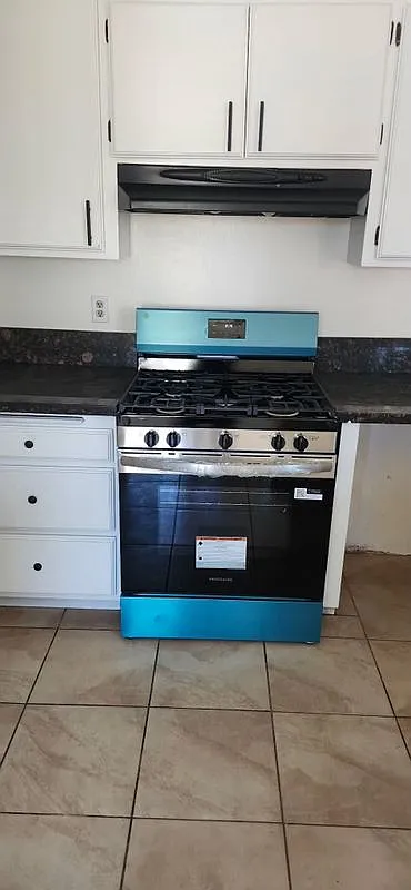 2 bed, 2.0 bath, 940 sqft, $2,195 — Photo 2