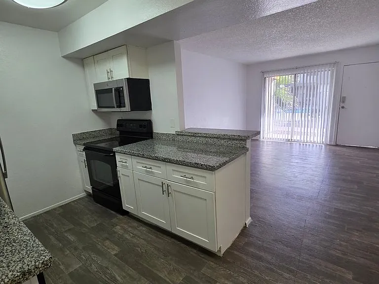 Canyon 35 Apartments — Photo 27