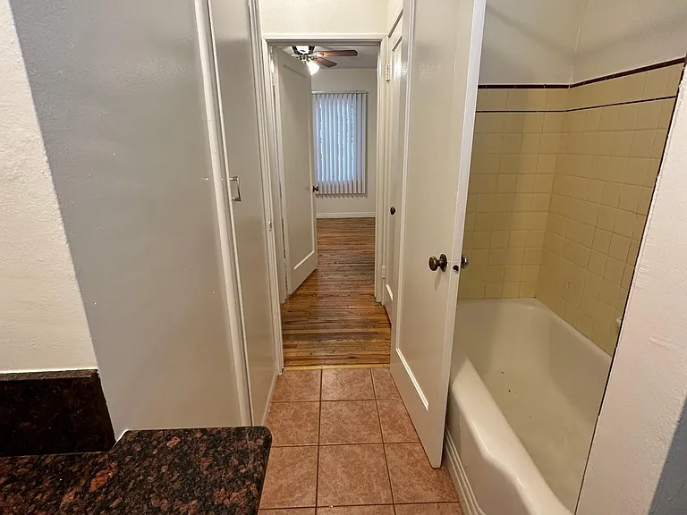139 N Jackson St #A — Photo 10