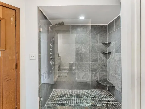 2110 Harmon Cove Tower image 27 of 50