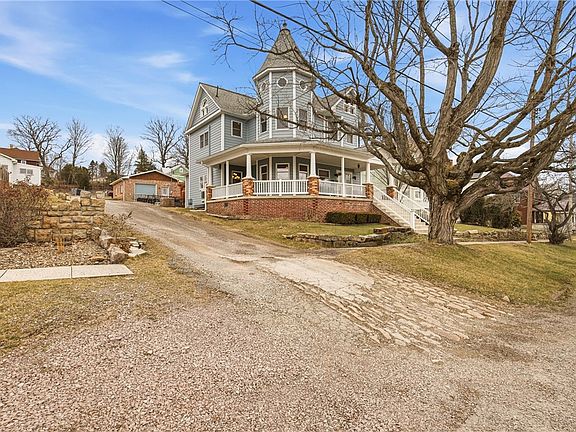 4th image of 413 Broadway St