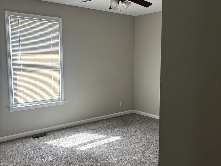 363 Donna Dr — Photo 10