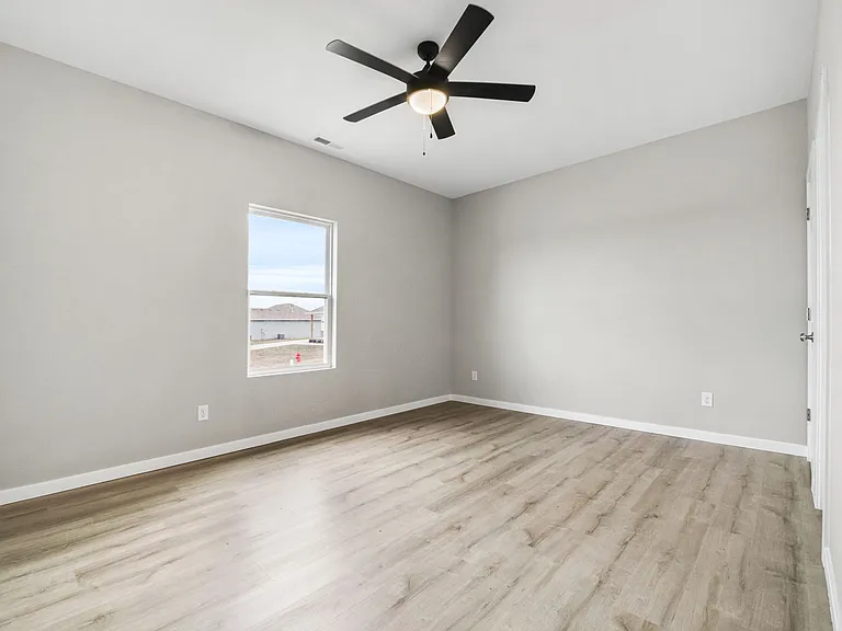 655 E Forest St — Photo 14