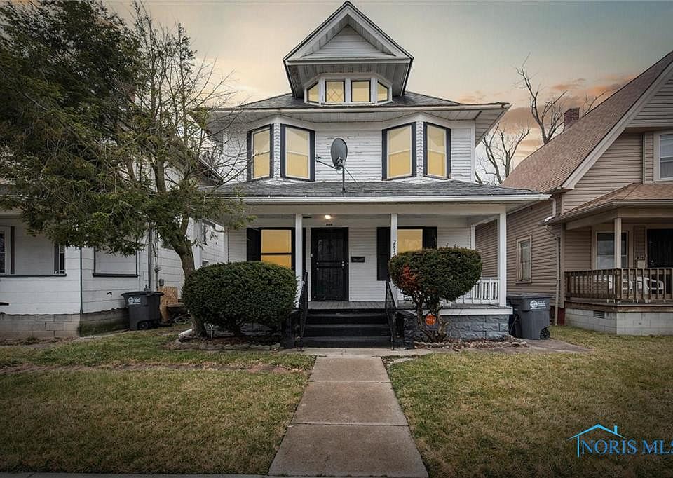 1st image of 2815 Lawrence Ave