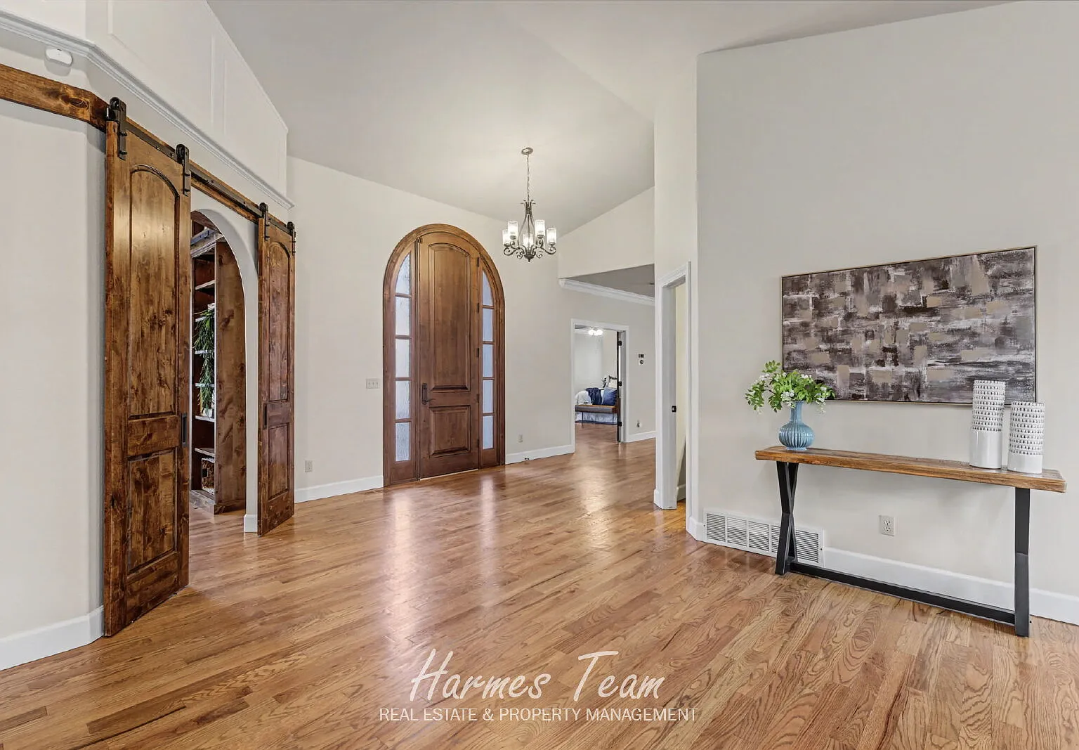 7 bed, 6.0 bath, 7066 sqft, $6,250 — Photo 3