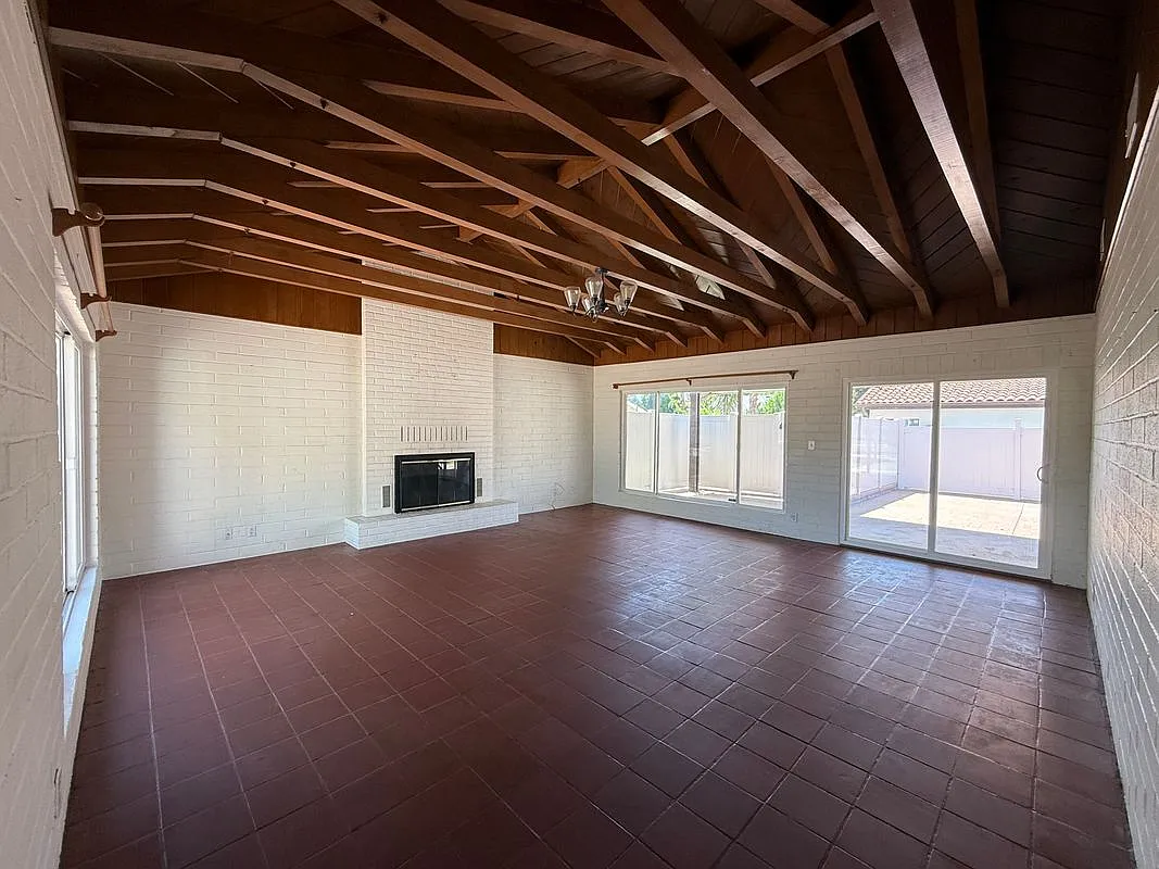 3 bed, 2.0 bath, 1567 sqft, $3,200 — Photo 2