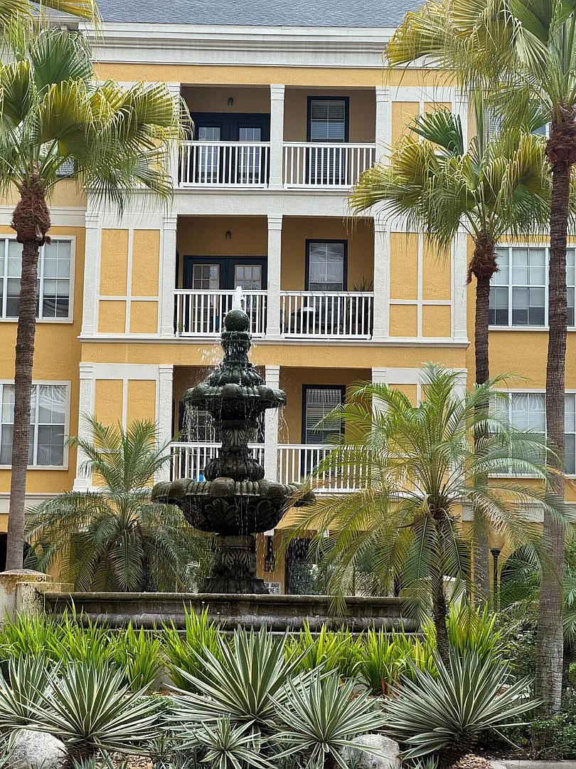 Charming two bedrooms & two bathrooms on Ground-Floor Condo Near downtown! — Photo 1